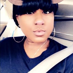 Meet your Posher, Joelle